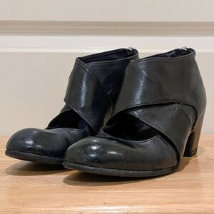 EUC Officine Creative 36 Navy Blue Italian Leather Zip Back Heels